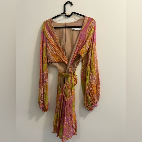 Zara dress. Super lightweight and fun. Worn once. Perfect condition. - Picture 2 of 4